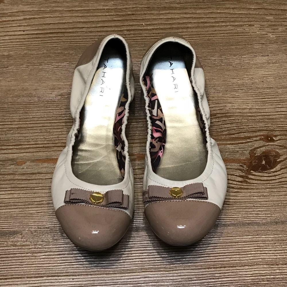 Tahari cream and khaki ballet flat
